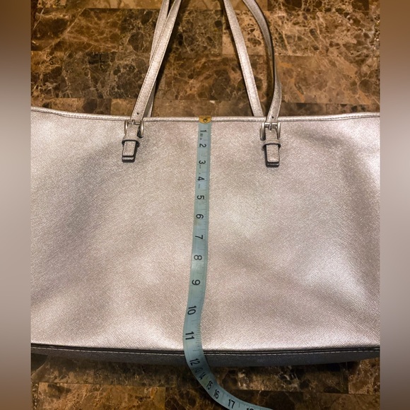 Michael Kors~Michael by Michael Kors Metallic Silver Leather Jet Set Traveler XL - Picture 15 of 17